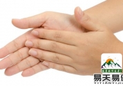 花5分钟捏手指 让身体变得更健康-易天易健