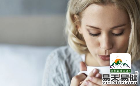 如何减肥快 晨起喝杯白开水